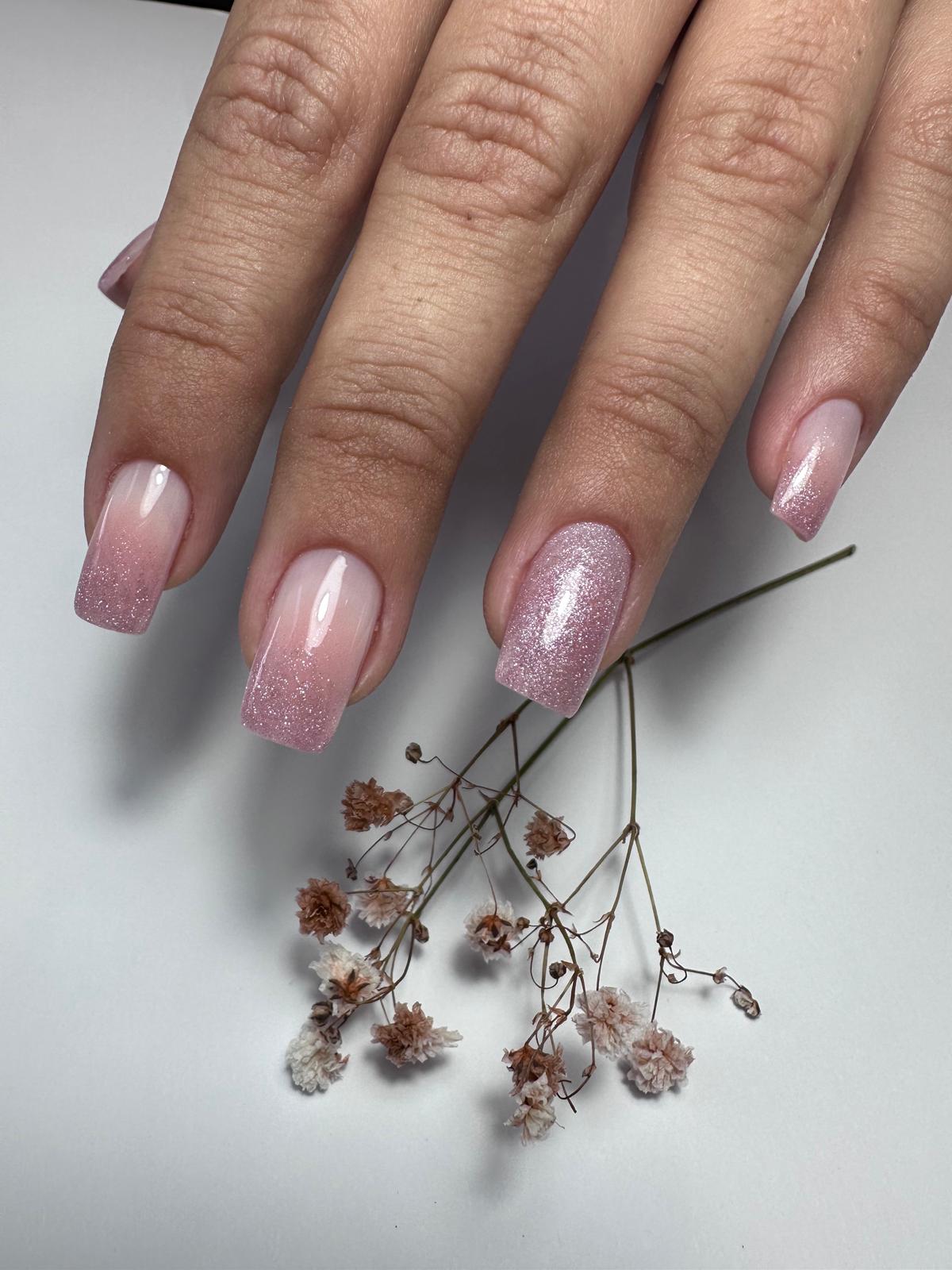 Nageldesign: glitzer ombre rosa quadratisch trockenblumen aus Kategorie hochzeit