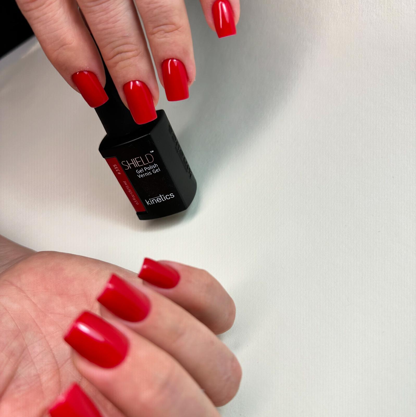 Nageldesign: klassisch rot kinetics shield gelpolish aus Kategorie karneval