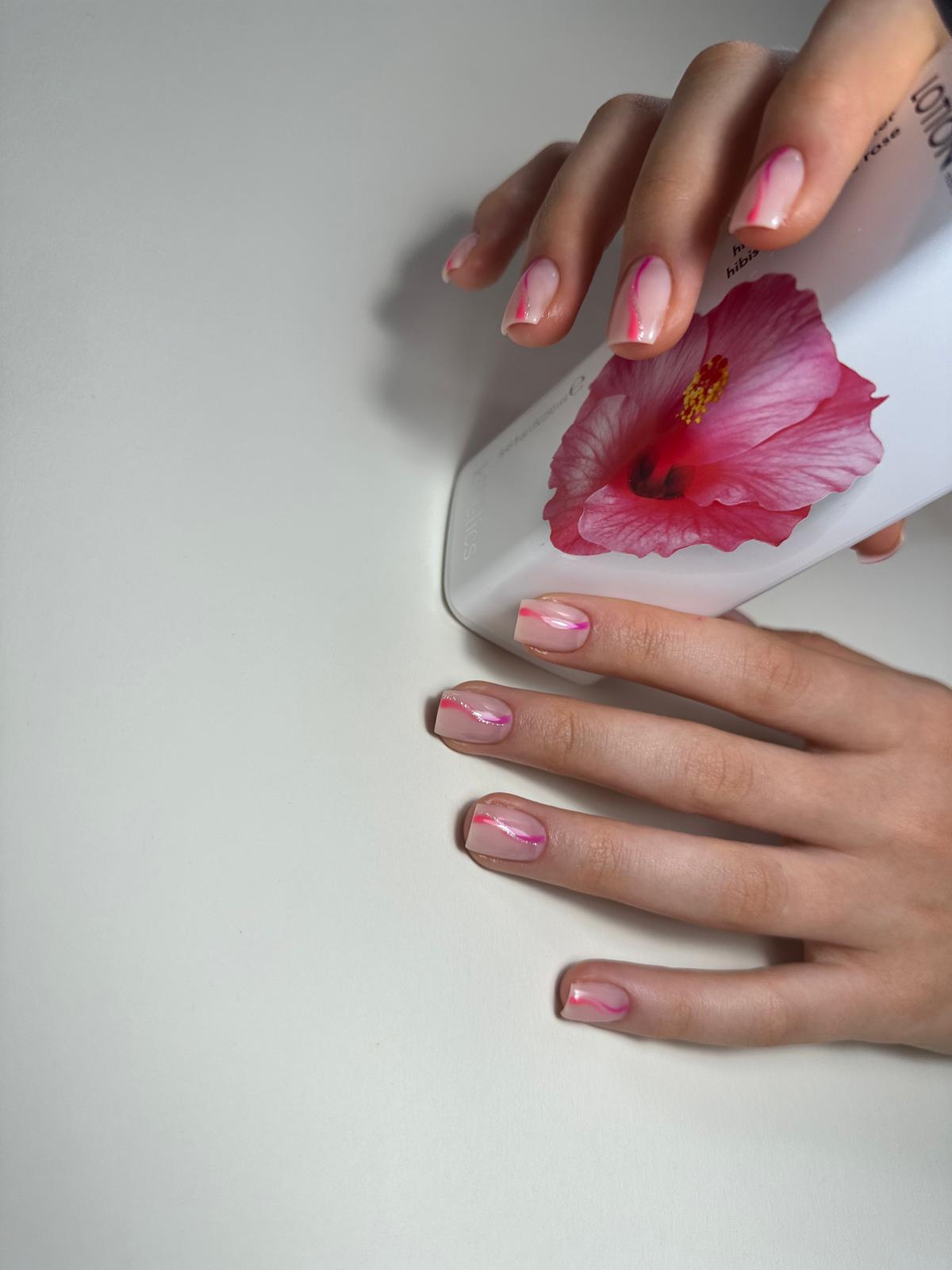 Nageldesign: nude pink swirls flower inspiration nageldesign aus Kategorie twinkle-desing